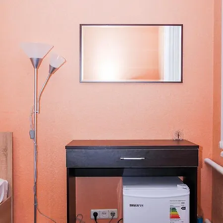 Sweethome On Prospekt Nezalejnost بيت شباب مينسك